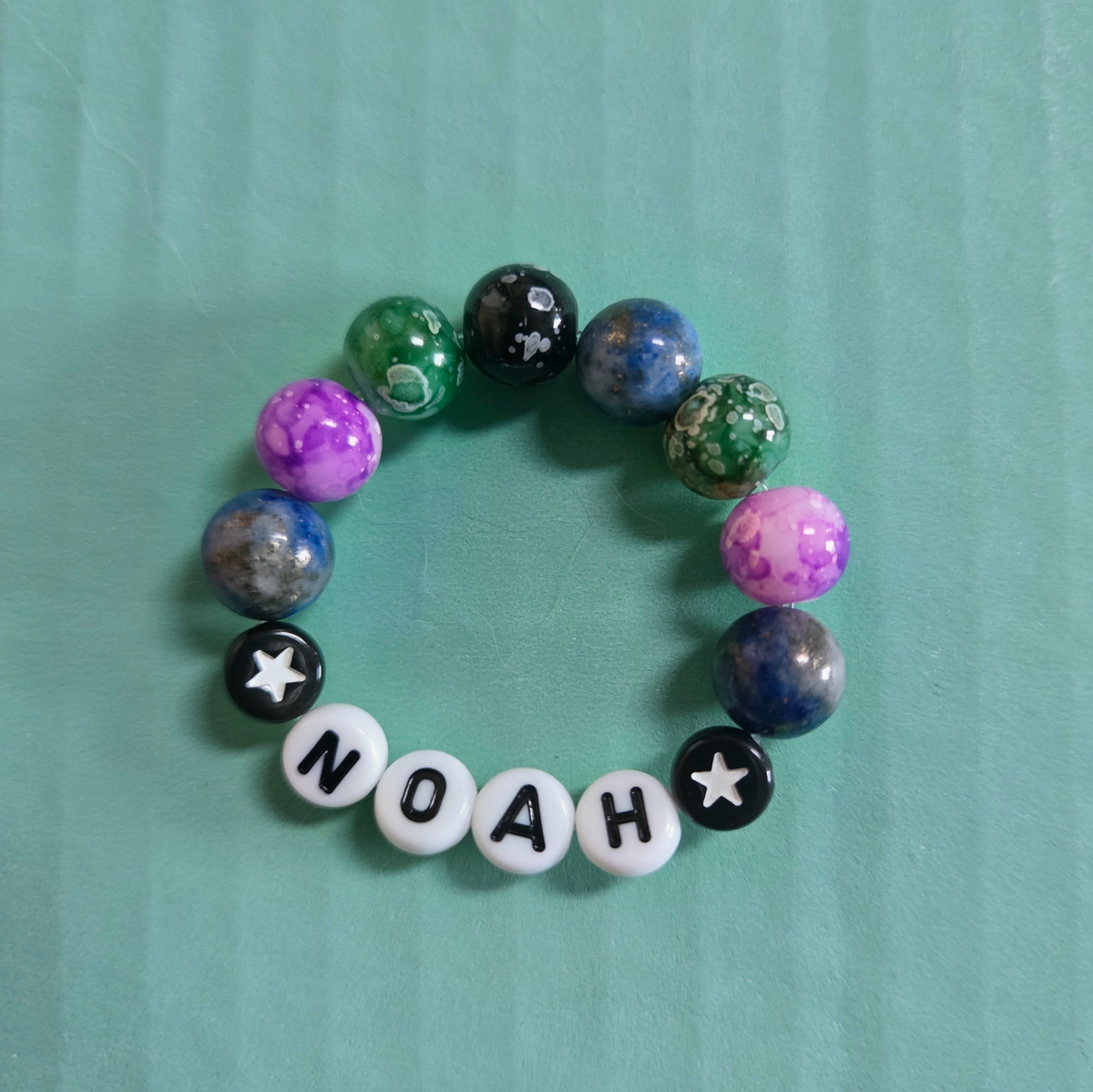 Armband mit Natursteinperlen