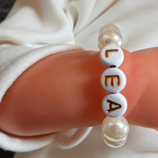 Armband mit Kunstperlen