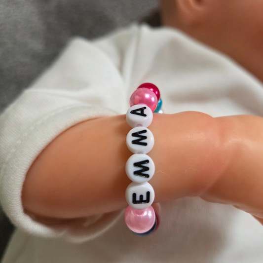 Armband mit Kunstperlen