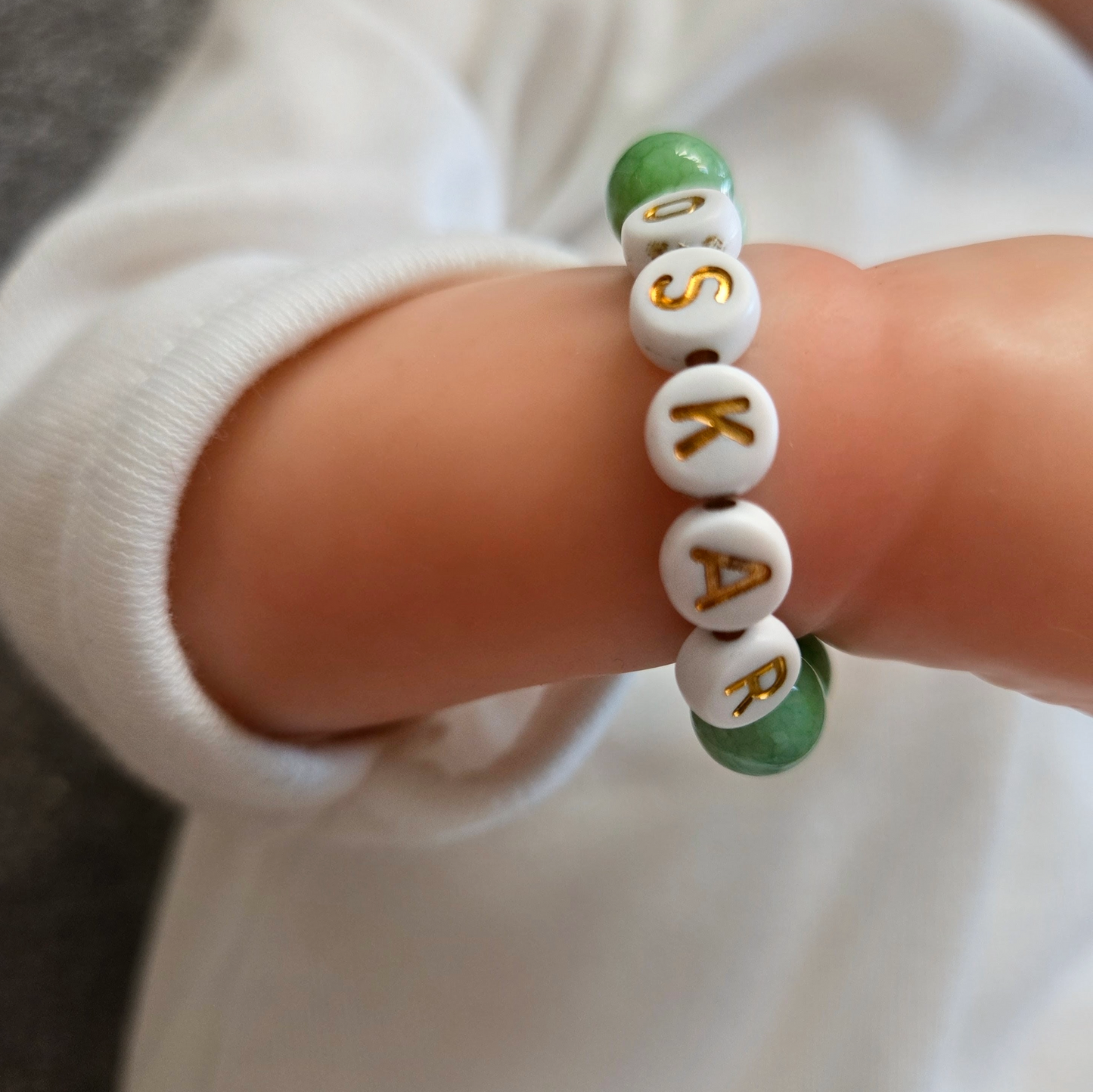 Armband mit Natursteinperlen