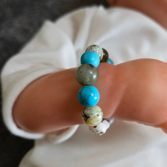 Armband mit Natursteinperlen