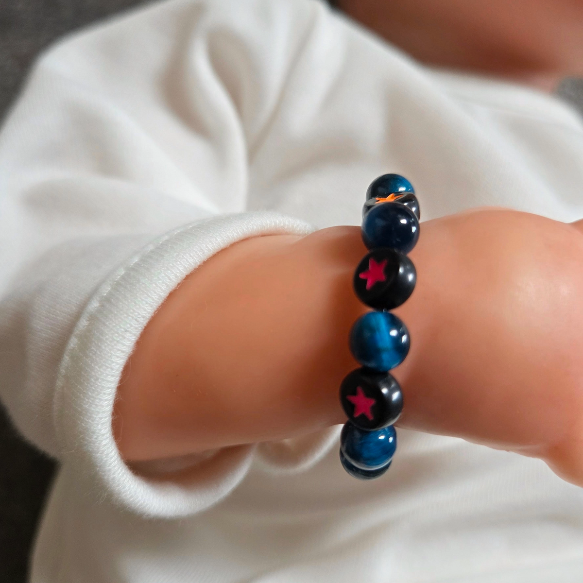 Armband mit Natursteinperlen