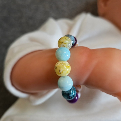 Armband mit Glas- und Natursteinperlen gemischt