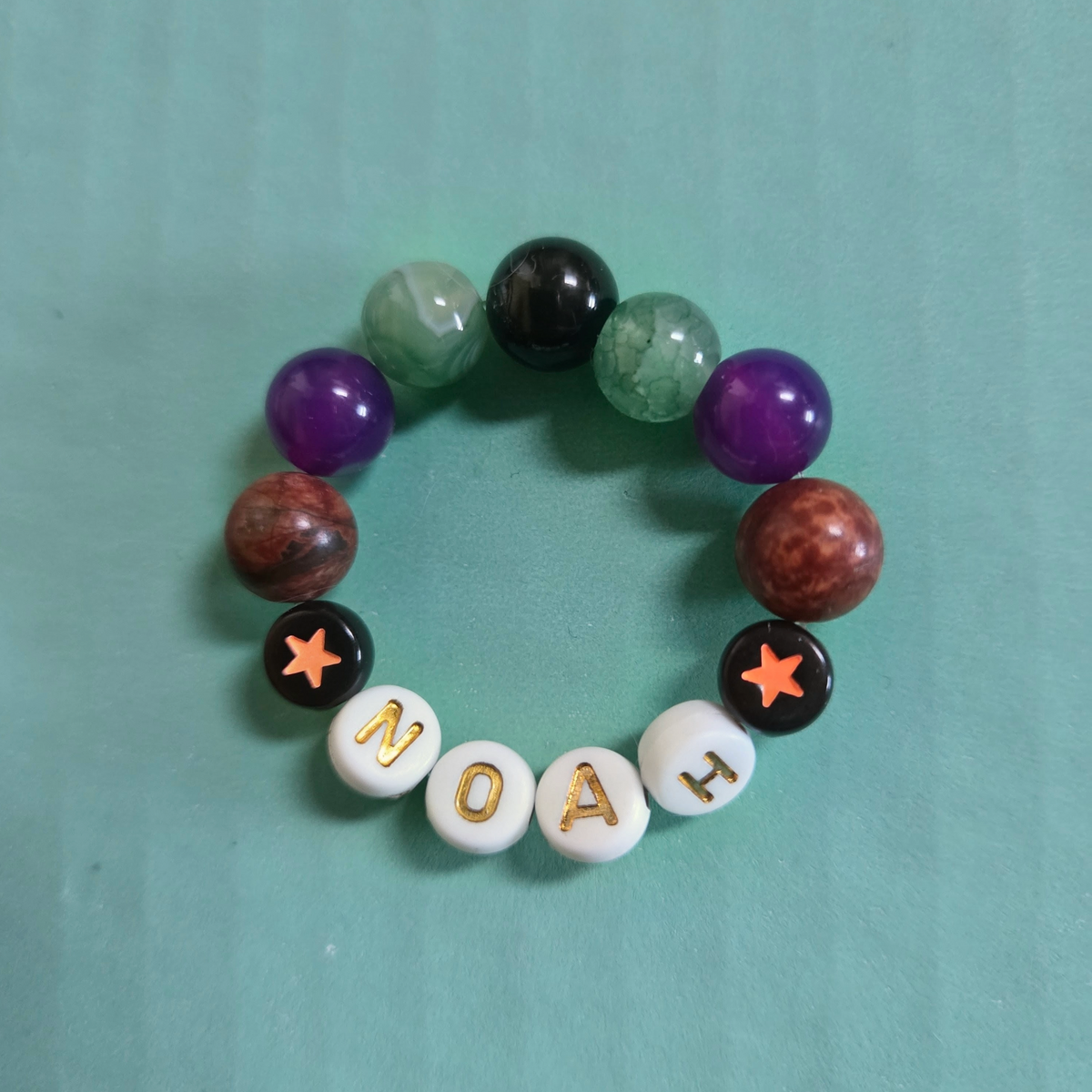 Armband mit Glas- und Natursteinperlen gemischt