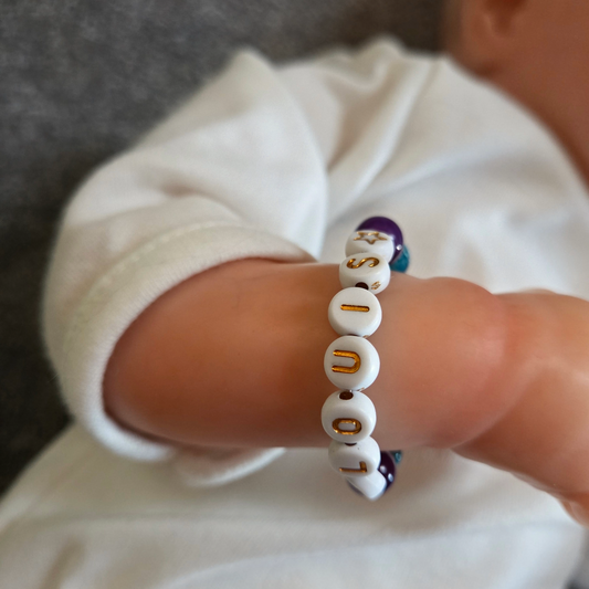 Armband mit Glas- und Natursteinperlen gemischt