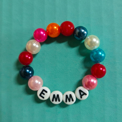 Armband mit Kunstperlen