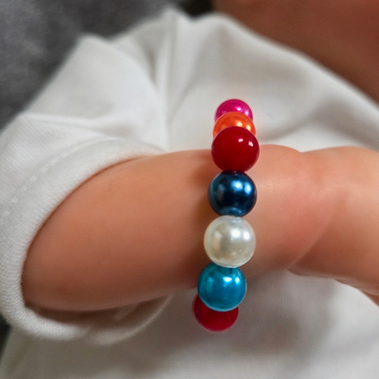 Armband mit Kunstperlen