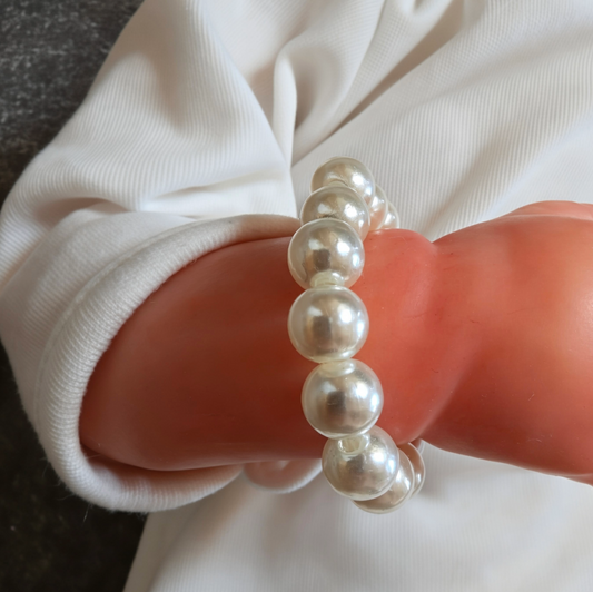 Armband mit Kunstperlen