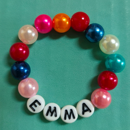 Armband mit Kunstperlen