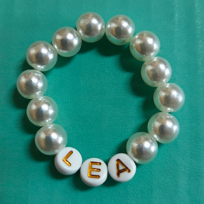 Armband mit Kunstperlen
